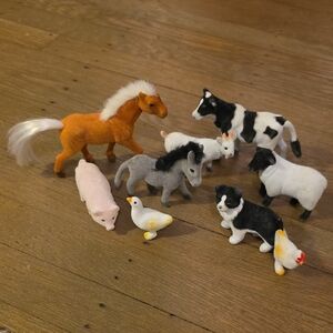 Melissa & Doug Farm Animal Playset: Felt-like Material. Set Of 9